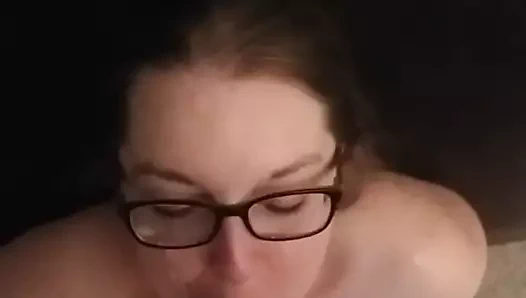 Dev yüz üzerinde sıcak sarışın