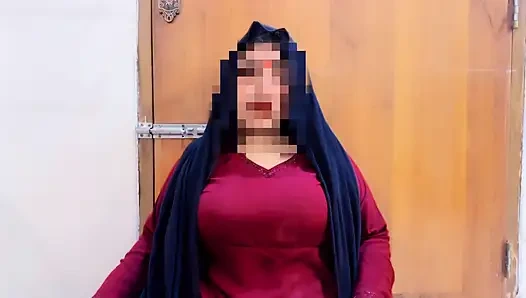 Kalın göt ve büyük memeli ateşli Arap Müslüman güzel arkadaşının karısı kocasının arkadaşından seks istiyor