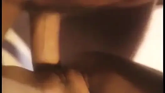Sarışın güzellik azgın adama ıslak amını yalatıyor
