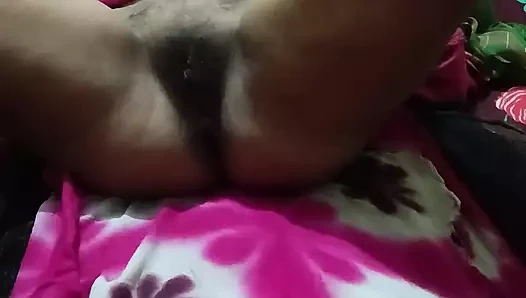 Riya kıllı amcık yalıyor ve sikişiyor