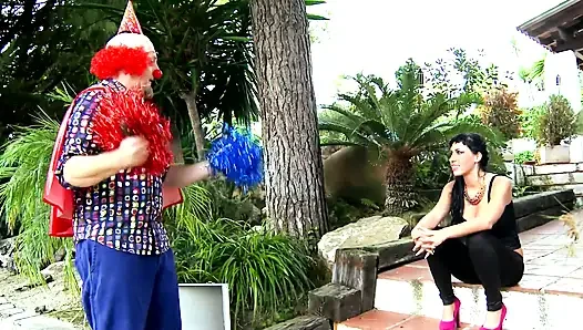 Götüme dildo sokmayı ve yabancılar tarafından sert sikilmeyi seviyorum