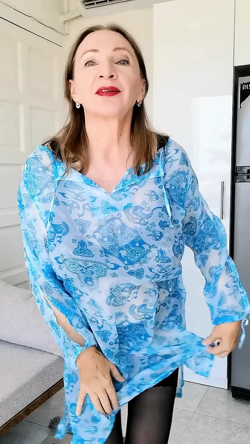 Sadece çorap kaldı - nine soyunuyor, azdırıyor