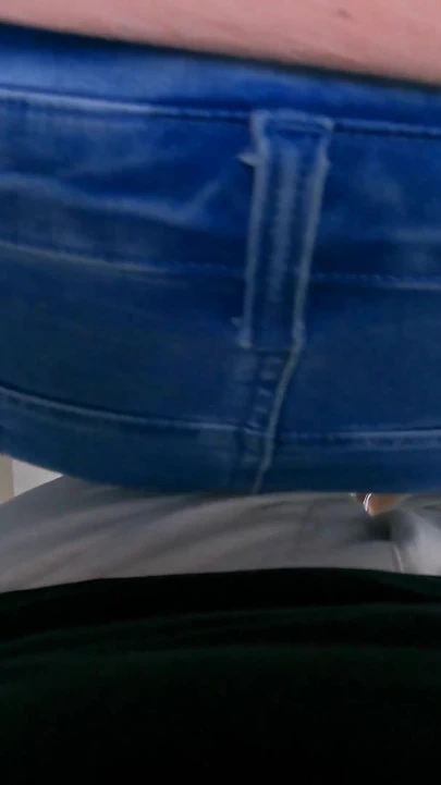 Bilinmeyen Kadın Trende Sikime Dokunuyor Ve Bu Oldu