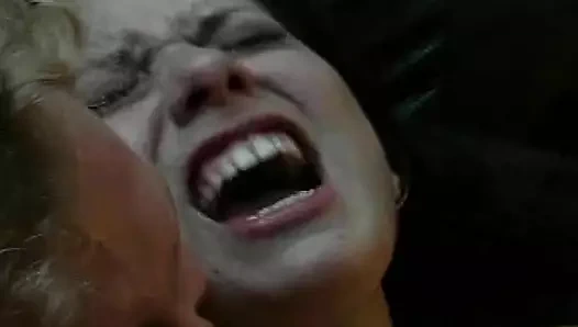 Seksi hatun sert sikiştikte döl içiyor