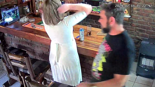 Kocamı komşunun karısıyla aldatırken yakaladım