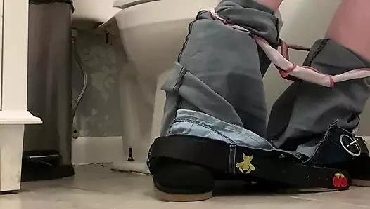 Beni dört kez banyoya kadar takip et