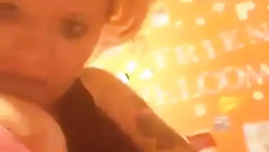 sürtük kız parmak