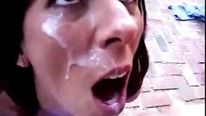 Yaşlı azgın kadın boşalıyor