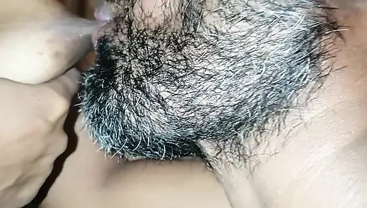 Neibor orta yaşlı seksi kadın - kocası gelmeden önce eve dönmek için giyiniyor