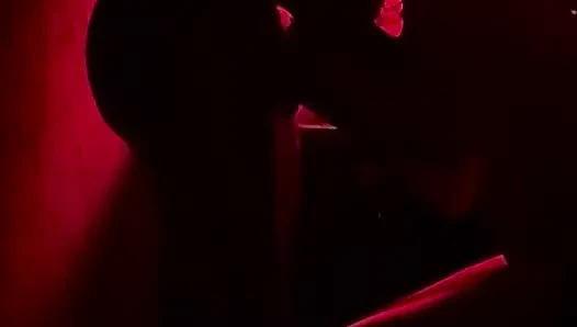 Kırmızı odada yoğun Romalı seks döllenmeye yol açıyor
