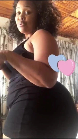 siyah kısa ile nondu danse