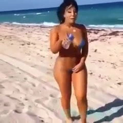 Gostosa de micro bikini