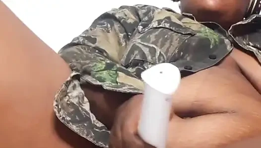 Tatlı zenci iri güzel mara egzotik tek başına fışkırtarak mastürbasyon yapıyor
