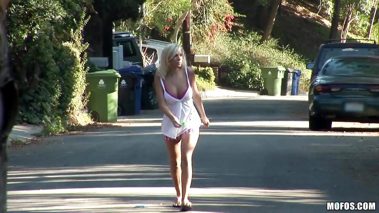 Shes a freak - trim Britney Beth ateşli iki dildoyla tek başına seks kasetiyle azdırıyor