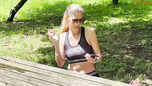 Yabancıyla parkta boşalıp boşaldım.