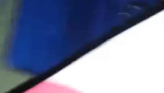 Gözleri bağlı olmayı ve sikişmeyi seviyor