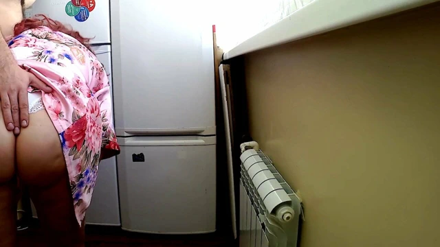 Şişman eşek milf sabahları anal seks yapıyor.