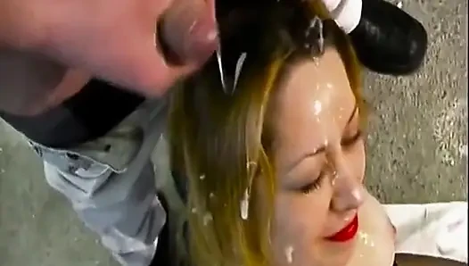 Ateşli yüze boşalma ve sert sikiş ile vahşi grup seks partisi