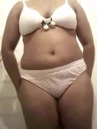 Aunty itaat eden koca soyunma gösterme kedi