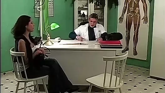 Azgın doktor ve götten sikilen sürtük hasta