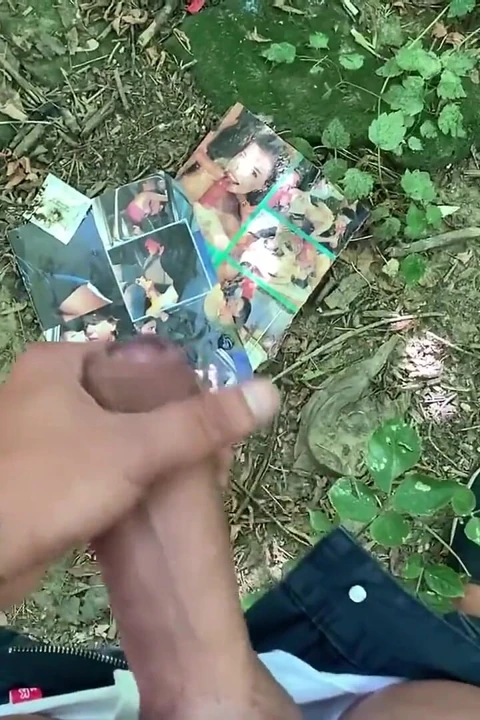 Seyir alanında bir pornmagazine'de kalın yarak büyük boşalma