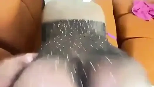 Zenci iri güzel kadın kuryeye ayet veriyor