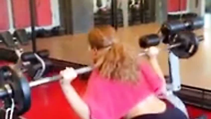 Spor salonunda büyük götlü İsrailli kız