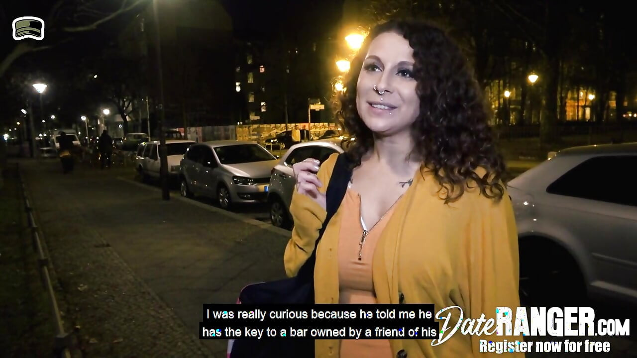 Mara Martinez barda göt deliğini siktiriyor!