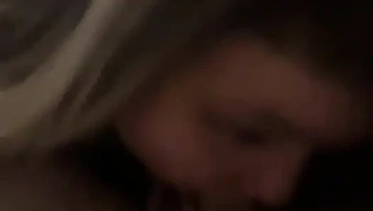 Amatör striptiz yapıyor ve ev yapımı emiyor