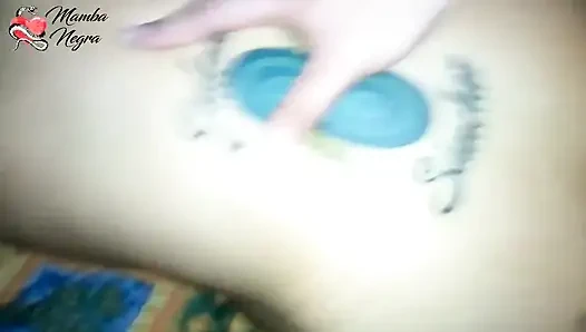 Onu yağlaması ve götüme sokması için oral seks yapıyorum