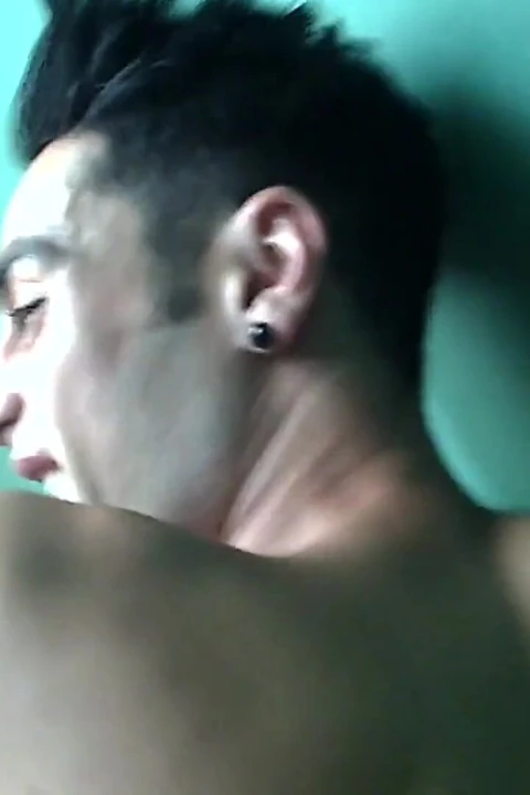 Tatlı üvey erkek kardeşimi büyük yarağımla sikiyorum