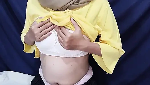 Tesettürlü Filipinli kadınlar komşuyla mastürbasyon yapıyor