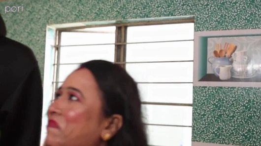 Pori bhabi yaramazlık yapıyor ve dewar tarafından sikiliyor