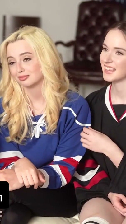 Batıl inançlı hokey hayranı üvey babalar takımlarının nhl finallerini kazanmalarına yardımcı olmak için üvey kızlarını sikiyor | Klip 1