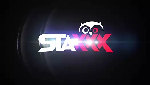 Sıcak hungarian milf gets boşalmak üzerinde ona büyük memeler