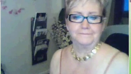 Vieille et ses jouets