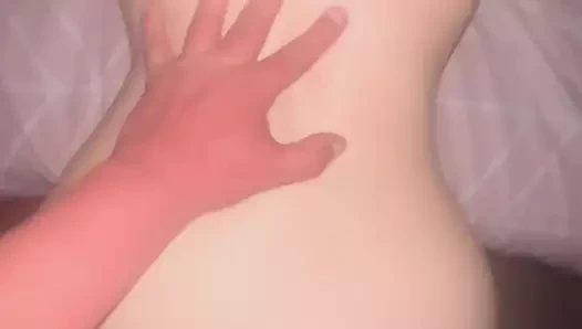 Sıska orta yaşlı seksi kadın Arpa Legal orta yaşlı seksi kadın tarafından sikiliyor