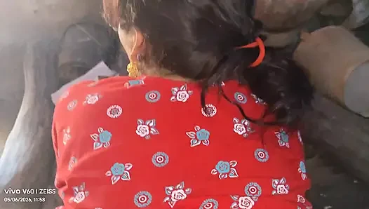 Üvey kız kardeş baştan çıkarıldı ve karanlık bir odada bırakıldı