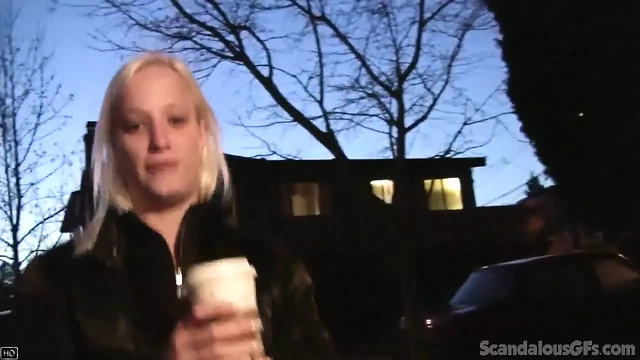 Seksi hatun sert parmaklanıyor ve vibratörle oynuyor