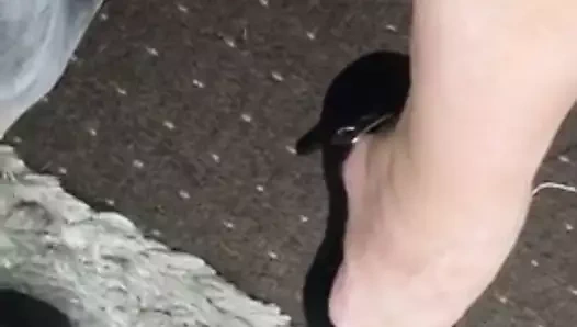 kız arkadaşı ayakkabı sarkması