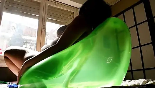 Sabah güneşinde büyük kristal balonlara bin - bunny looner [lowres]