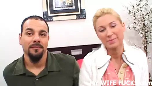 Karın bir erkek porno yıldızını becermek istiyor