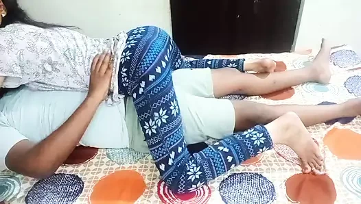 Üvey erkek kardeşim beni sikiyor ve amımı suyuyla dolduruyor