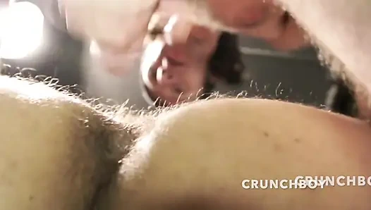 En iyi arkadaşım tarafından prezervatifsiz sikiliyor ve deliğimi dölle besliyorum