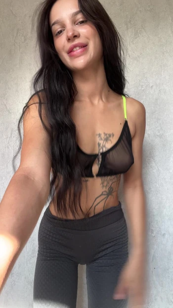 Лучшую создательница OnlyFans чуть не застукала ее тетя