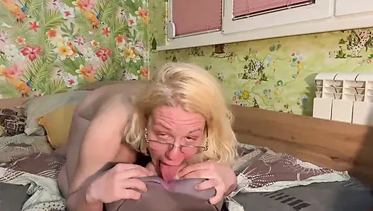 Islak sakso, göt yalama, her iki delikten de sikiş, sarkma, döl için yalvar