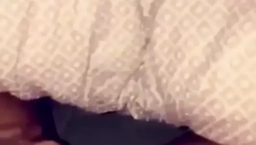 Je me doigte dans ma chambre