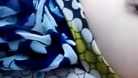 Parkın yakınında arabada Pakistanlı karısı boob show n basın