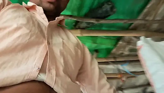 Hizmetçisini hintli tarzında sikiyor