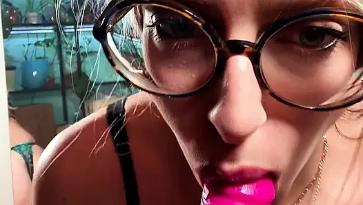Odbicie tabu: jebanie mojego dildo, podczas gdy moje lustro pokazuje każdy szczegół